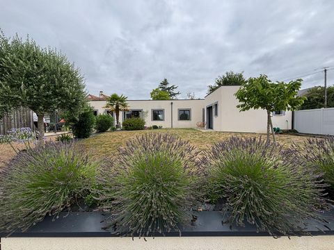Maison moderne à ROEZE comprenant une belle pièce de vie, un bureau et quatre chambres plus une belle suite parentale avec sdb privative et dressing imposant