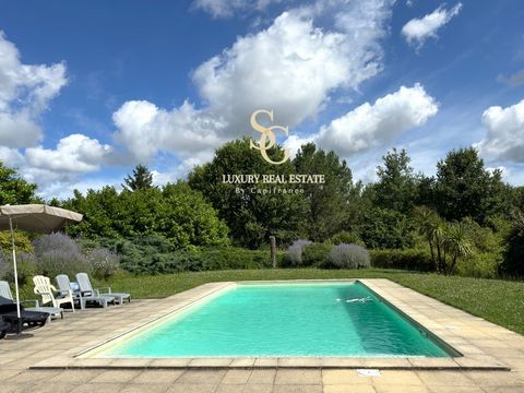 Jolie propriéte proche du château de DURAS comprenant 3 Maisons indépendantes pour une surface de 610m², 12 chambres et une belle piscine