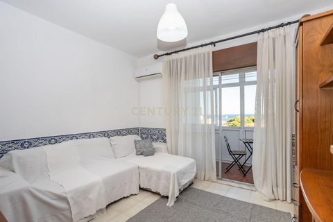 Nous vous présentons ce confortable appartement T1, en excellent état de conservation, situé dans lune des zones les plus privilégiées de Setúbal - à côté de lAvenida Luísa Todi. Inséré dans un immeuble avec ascenseur et garage privé, cette propriété...