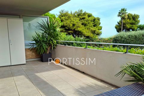 Saint-Laurent du Var, appartement deux-pièces avec parking pro