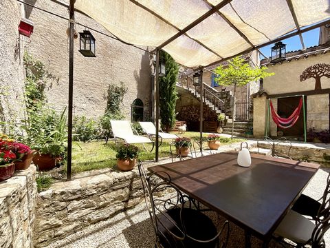 Maison de bourg + jardin + dépendance