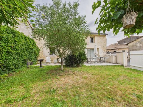 Maison en pierre de 2 chambres, belle pièce de vie, rénovée, jardin intimiste