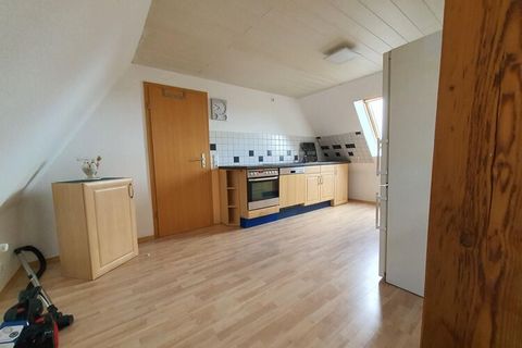 This pretty holiday home in Wilhelmshaven is an ideal starting point for families and friends to explore the city and region, but also for fitters who are temporarily on site. Located in the attic and equipped with air conditioning, it offers a cozy ...
