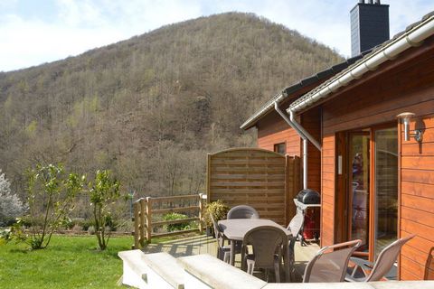 This cosy 1-bedroom holiday home for 2 people offers a stunning view of the Aywaille valley in Belgium, the house is located in Sougné-Remouchamps. The surroundings are perfect for long walks and bike rides. Aywaille is only 2 km away and the towns o...