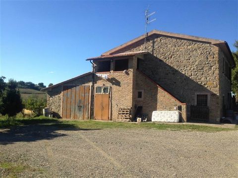 Montenero d'Orcia (GR): Farm of about 38 Ha composed of: - 18.4 Ha approx. of hillside arable land; - 1.4 Ha approx. of olive grove in production about 10 years old; - 2,4 Ha of vineyard of Sangiovese Merlot Cabernet quality planted partly in 2004 an...