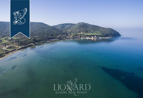 This marvelous prestigious property surrounded by the dazzling bay of Baratti is currently up for sale. This complex is made up of several parts, sprawls over approximately 1,100 m² and comprehends a vast outside area of over two hectares of grounds....