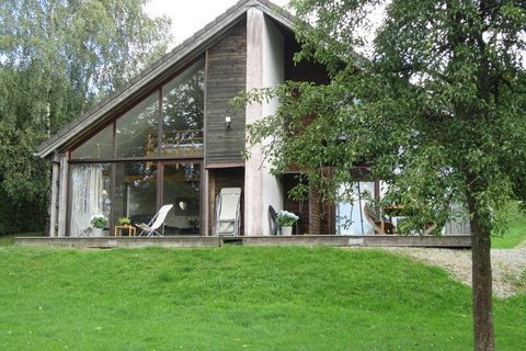 This chalet accommodates 10 and has 5 bedrooms, it has a gorgeous view of the Warche Valley. Located on the heights of the town of Malmedy in Belgium, this chalet is detached and surrounded by greenery. You can go walking or cycling in the region, it...