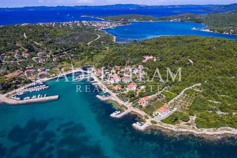 Building land with sea view for sale, Ždrelac - Pašman, GREAT POSITION! 190 M FROM THE SEA! The land is located in a beautiful and attractive location, and the spatial plan is included in the building land. It has two road accesses. The plot is of re...