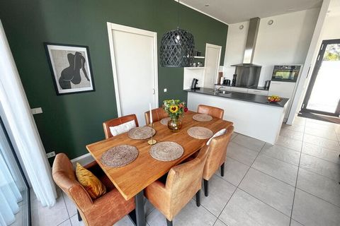 This nice holiday home in Zeewolde features a spacious, attractively furnished garden with a barbecue. In addition, it offers a SUP board, parking for 2 cars, smart TV and ene well-equipped kitchen. The bedrooms are comfortable and it is ideal for a ...