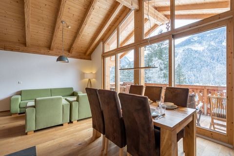 Deze vrijstaande chalet ligt in Wald im Pinzgau in Oostenrijk. Er zijn 3 slaapkamers waar in totaal 6 personen kunnen overnachten. Het is de perfecte accommodatie voor een vakantie met het hele gezin. Vanuit het huis en vanaf het balkon heb je een pr...