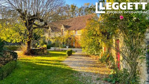 A10036 - Beautiful property with many gites that offers many possibilities and potential of growth. You have differents stone barns, a nice layout of the domaine, and the possibility to increase the capacity. - Beautiful and large house of about 150 ...