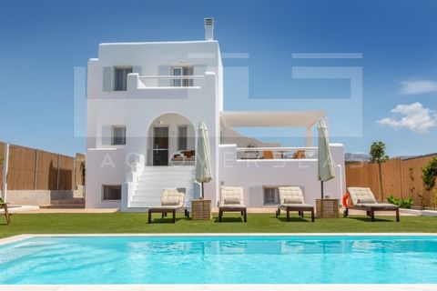 an der Südwestküste von Naxos, Pyrgaki, nur 100 Meter vom Meer entfernt, ein Komplex von 22 unabhängigen Villen zum Verkauf, ideal für Ferien oder daueraufenthalte. Villa Lionas ist eine bereits fertiggestellte, schlüsselfertige 142,17m2 Villa mit 4 ...