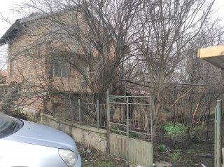 Country house with plot of land located in the outskirts of a quiet\nvillage near international road 40 km east of the City of Pleven,\nBulgaria. The property is situated in an area within the limits of the\nvillage but not far away from the fields a...