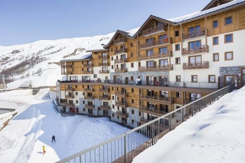 Located at the entrance of Les Menuires, the Résidence Club MMV Le Coeur des Loges **** welcomes you in the largest ski area in the world. Covered in wood and stone, this neo-Savoyard residence is overlooking a breathtaking scenery. Its apartments fr...