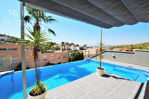 Fantastic house with pool and unobstructed views in Sitges!!! Located in the Quint Mar Urbanization in Sitges. This house has 3 double bedrooms, 2 full bathrooms, toilet, large living-dining room with access to a terrace with pool and unobstructed vi...