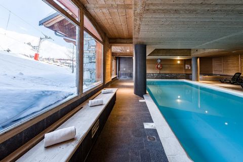 Résidence Les Hauts de Comborcière is a beautiful apartment complex, built in typical Savoyard style. The use of natural materials like wood and natural stone is characteristic. The 115 apartments are divided over 3 larger, connected chalets with 4 f...