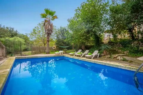 Welcome to this country house for 4 people, located in the north of the island, near Campanet. It offers all the needed comforts to transform your vacation into an unforgettable experience. The property features 2700 m2 around the house and a pool ar...