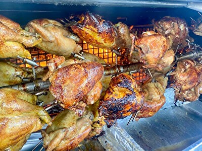 14400 BAYEUX , Patricia ROTTIER offers you the business of this rotisserie, ready meals installed in the markets of the Bayeusain sector. No rent, nice business to develop with other markets and delivery of food for private parties, good turnover, go...