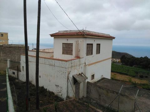 House for sale, C/ Puldon-Natero, Los Realejos. It consists of 6 rooms and 3 bedrooms, distributed over 756 square meters. The offer is subject to errors, price changes, omissions and/or withdrawal from the market without prior notice. The indicated ...