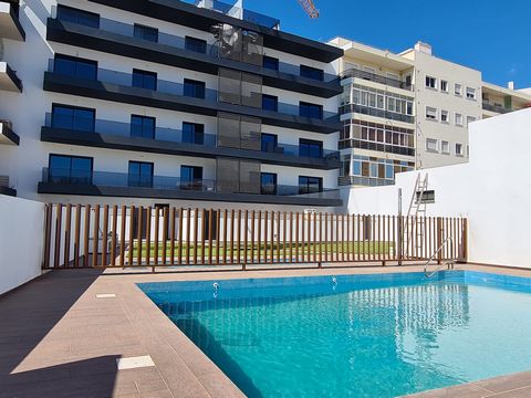 Nuevo piso de 3 dormitorios en el 1er piso, con un amplio balcón que cubre todo el piso, con aparcamiento en el sótano, en un condominio cerrado con piscina comunitaria al aire libre, situado en la parte norte de la ciudad de Olhão, a pocos minutos d...