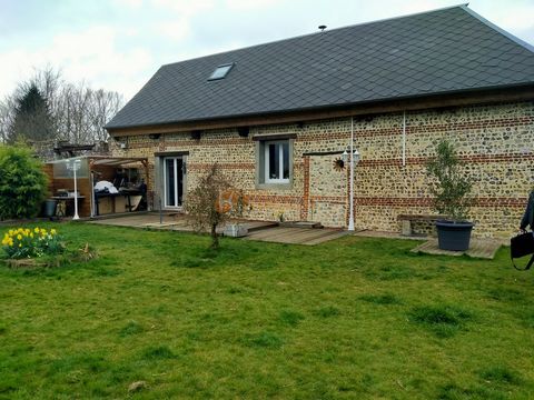 Brick and flint character house on 1500 m2 of land, 10 minutes from Fécamp, Côte d'Albâtre, Seine Maritime (76), for sale. Quiet, benefiting from a South/West exposure, this charming house is ideally located less than 10 minutes from the beaches. Wit...