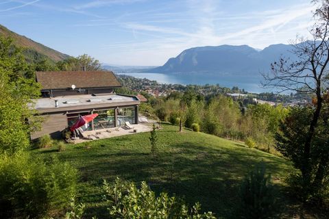 Sevrier, Lake Annecy west side : property in a unique countryside setting with a panoramic view of the lake and mountains. Accommodation space of approx. 330 m2, including plenty of space for visiting guests, 6 bedrooms, 5 bathrooms, pretty landscape...