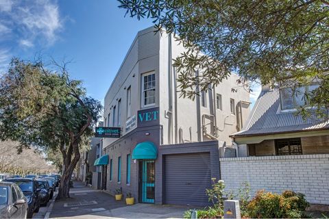 In a prominent position opposite Centennial Park and just around the corner from Queen Street village, this landmark 243 sqm (approx.) property is offered to the market for the first time in 43 years. To be sold as a going concern and currently opera...