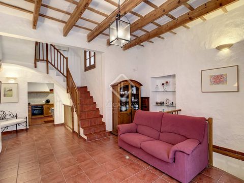 Lucas Fox presents this beautiful completely renovated house of 197 m² with a 25 m² terrace on a pedestrian street in the heart of the historic center of Ciutadella, very close to the cathedral. The property is divided into three floors plus the base...