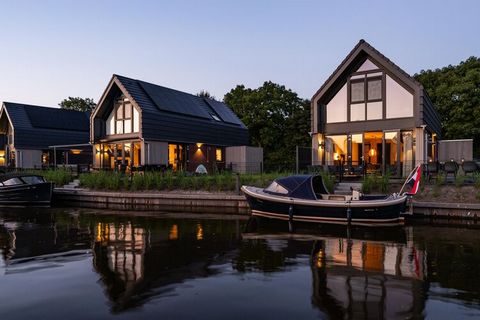 This luxurious holiday home with its own jetty in Balk, Frisian, is very suitable for holidays with the family. You can step straight into your sloop from your villa. You have a direct connection to the Frisian Slotermeer from which you can get anywh...