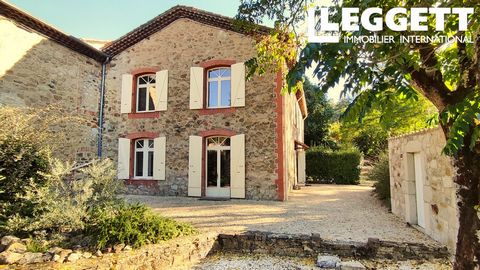 A24661SNB30 - Découvrez cette belle propriété en pierre, nichée dans un charmant hameau, à deux pas de l'époustouflant parc national des Cévennes et des frontières idylliques du nord du Gard et du sud de l'Ardèche. Magnifiquement conçue avec des fini...