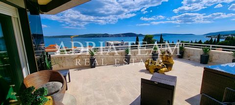 PENTHOUSE for sale, 150 m from the sea in Seget Donji. The property is located on the 4th floor of a residential building and it is the only apartment on that floor and there are no neighbours. It offers an open sea, Split and surrounding islands vie...