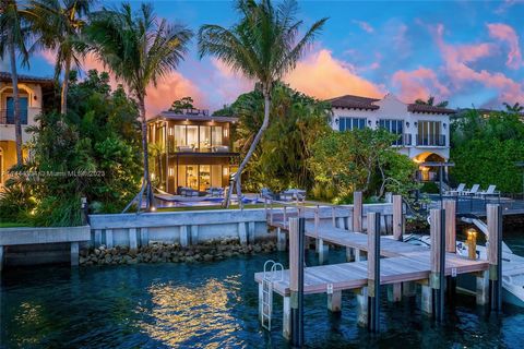 Welcome to your fully updated waterfront sanctuary in the heart of Miami Beach. This 4 bedroom , 4 bathroom single-family home, elegantly positioned on the Intracoastal Waterways and paired with an unparalleled panorama of the Miami's famous downtown...