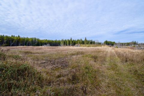 Do you have a construction project? We have the perfect terrain! Flat turnkey land of 81,977 sf (nearly 2 acres). Residential zoning, resort and you can even have a farmhouse. Right to small animals, horses and culture, but also accommodation and cat...