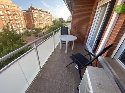 Appartement à vendre à Sant Carles de la Rapita. À seulement 5 minutes à pied de la plage. Ils ont une superficie de 60 m2 qui sont répartis en salon, cuisine avec ouverture sur la salle à manger, 2 chambres, 1 salle de bain et terrasse avec vue déga...