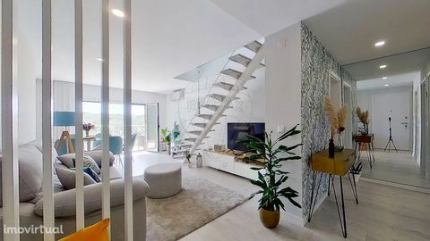 Este Magnífico Apartamento T3+1, duplex, possui um encantador terraço e está localizado junto ao Pinhal da Paiã. O espaço interior do apartamento foi projetado com atenção ao conforto, requinte e bom gosto, destacando-se a seleção cuidadosa de soluçõ...