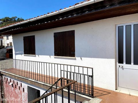 Detached 3 bedroom villa of 3 floors in the center of Penacova with patio (168 m2 in Penacova, Coimbra. The property consists of: • Basement: living room, kitchen, storage and bathroom; • Ground floor: garage; • 1st Floor: hall, living room with fire...