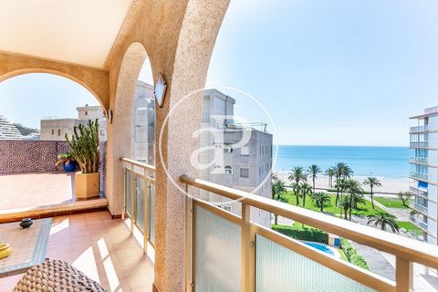 102 sqm furnished penthouse with a 80sqm Terrace and views in Cullera.The property has 3 bedrooms, 1 bathroom, swimming pool, 1 parking space, fitted wardrobes, balcony and storage room. Ref. VV2205004 Features: - SwimmingPool - Terrace - Lift - Furn...