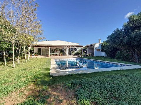 Lucas Fox presents this 249 m² countryside house with a 70 m² guest apartment built and incorporated into the house on a 1,809 m² plot , in a very quiet area and just 1.5 kilometers from the urban centre of Ciutadella de Menorca. The property is dist...