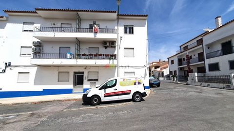 Dear Customers We are pleased to present a T3 apartment, currently converted into T2, located on the 2nd floor of a central building in Montemor-o-Novo. This property, recently renovated, stands out for its generous areas and privileged location, clo...