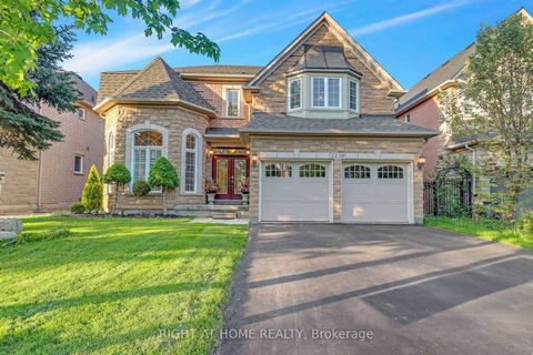 This property enjoys an ideal location in close proximity to the Oakville Hospital, scenic trails, parks, and a variety of schools including public, private, and IB institutions. Nestled in a serene and family-friendly neighbourhood, this home epitom...