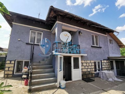 Top Estate Real Estate bietet Ihnen ein zweistöckiges MÖBLIERTES Haus nach der Renovierung im Dorf Tsenovo, Region Ruse. Das Dorf Tsenovo ist ein gut ausgebautes Gemeindezentrum mit vielen Geschäften, einem Kindergarten, einer Sekundarschule, einer P...