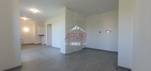 In the town of ANNEMASSE, close to all amenities, 7 minutes walk from the train station and the Léman Express - 25 minutes from the center of Geneva, 35 minutes from Geneva airport, in a recent residence, a T4 apartment of about 77 m2 on the 4th and ...