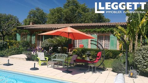 A30988HA47 - Villa trois chambres avec belle séjour avec cheminée, cuisine, salle de bains familiale, WC, terrasse toute la longeur de la maison, belle piscine et ses plages, petite cabanon, abri/serre utilisé pour la voiture, sous sol avec garage, a...