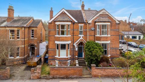 **NO CHAIN** This generously proportioned chain-free four-bedroom semi-detached Victorian Villa must be seen to be appreciated. The current owners have lovingly restored the main living space which consists of a bay-fronted living room, kitchen break...