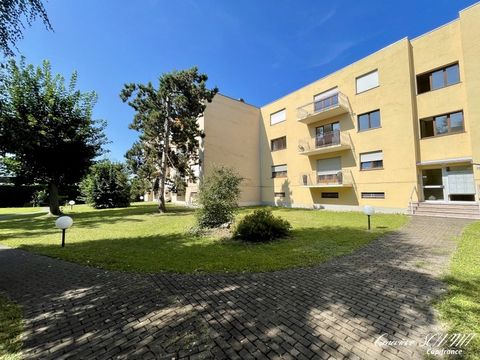 Situé dans un quartier résidentiel paisible et verdoyant, à proximité des écoles, cet appartement de type F4 vous attend. La copropriété de trois niveaux étant nichée dans un écrin de verdure et confère à cet appartement de 88 m² un confort, une lumi...