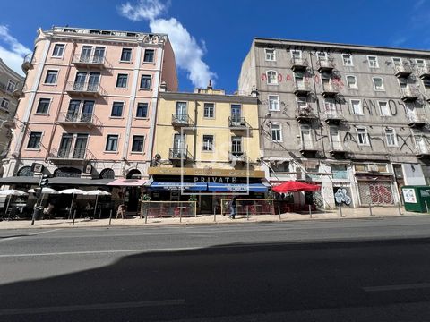 PT Características Principais: - Localização Privilegiada: Situada na popular Rua Morais Soares, este estabelecimento insere-se numa das áreas mais dinâmicas da cidade. A rua é conhecida pela sua atmosfera vibrante, repleta de lojas, restaurantes e u...