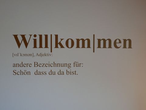 Unsere Wohnung MAINHATTAN ist sehr gemütlich und komfortabel eingerichtet, damit Sie sich hier wie zu Hause fühlen. Es ist frisch renoviert und bietet viel Komfort und Platz mit 40 qm für zwei Personen. Innerhalb von 10 Minuten erreichen Sie den Fran...