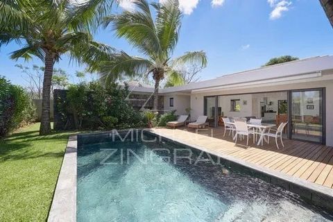 Découvrez cette magnifique villa située dans une résidence sécurisée et prestigieuse, à proximité de toutes commodités et à seulement quelques minutes de la plage. Caractéristiques principales : Résidence sécurisée 24h/24 avec un club house. Surface ...