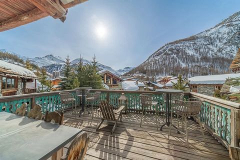 La Maison GADAIT le presenta este magnífico chalet de 500 m², con piscina cubierta y spa, e impresionantes vistas de las montañas circundantes. Situado en una zona tranquila y virgen, rodeado de auténticos chalets, esta prestigiosa propiedad ha sido ...