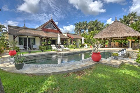 Situé sur un site préservé de la côte ouest de l’Ile Maurice, au cœur d’un domaine de 12 hectares, cette magnifique villa est adossé au premier Village « Exclusive Collection » du Club Med, La Plantation d’Albion. Fleuron de la montée en gamme, les V...